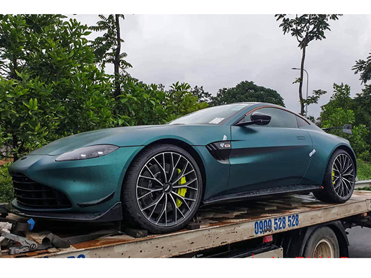 Bộ đôi siêu xe Aston Martin có mặt tại Việt Nam