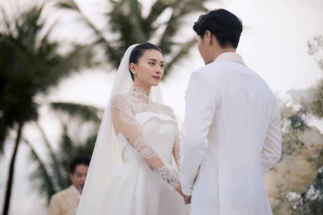 Ngô Thanh Vân cũng là người đẹp Việt công bố tin kết hôn vào dịp Valentine Trắng. 
