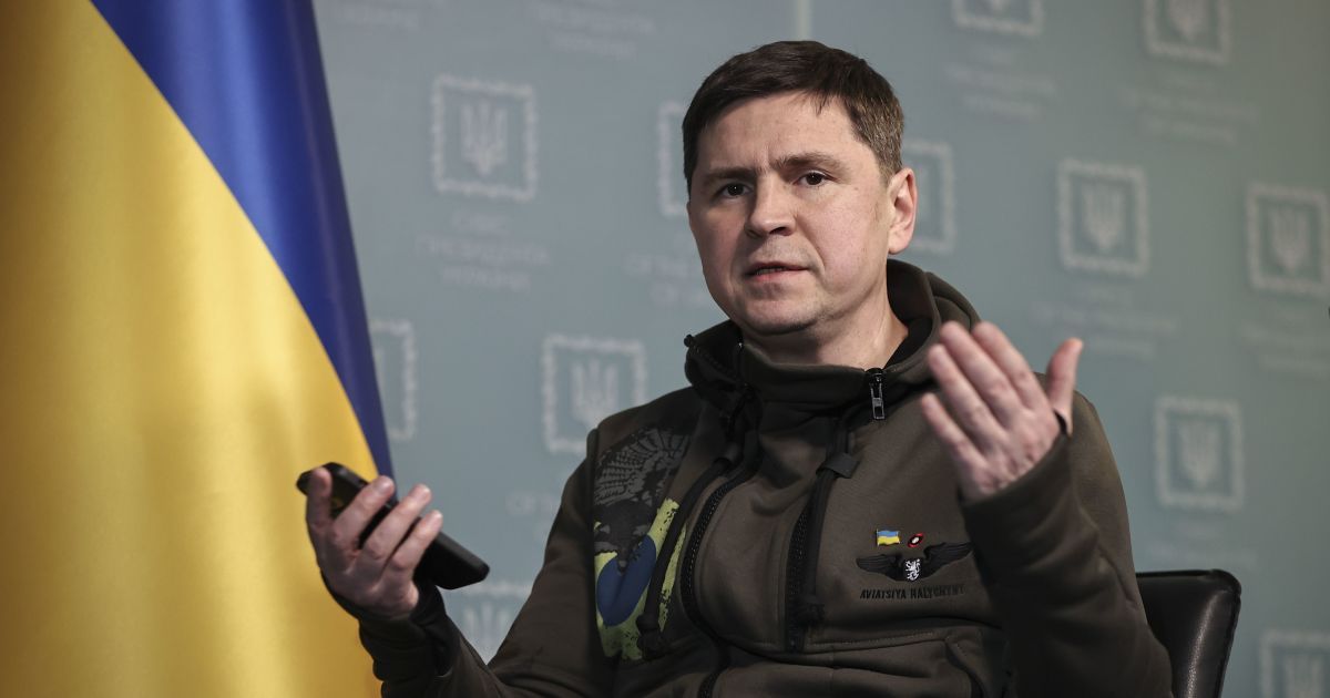 Ông Mikhail Podoliak – cố vấn thân cận của Tổng thống Ukraine Zelensky (ảnh: CNN)