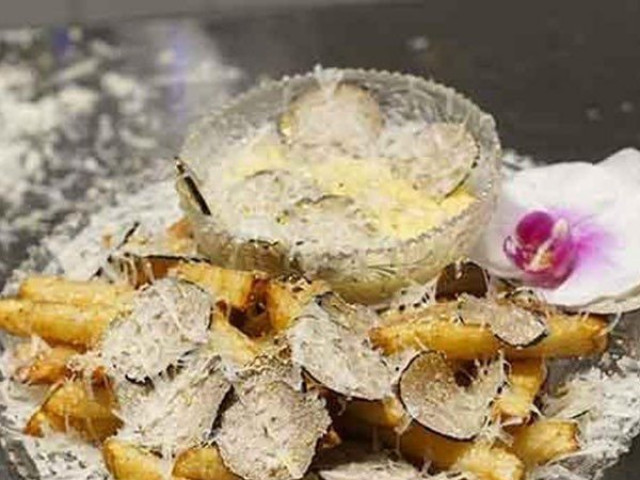 Ẩm thực - Choáng với đĩa khoai tây chiên bé tẹo nhưng có "giá trên trời"