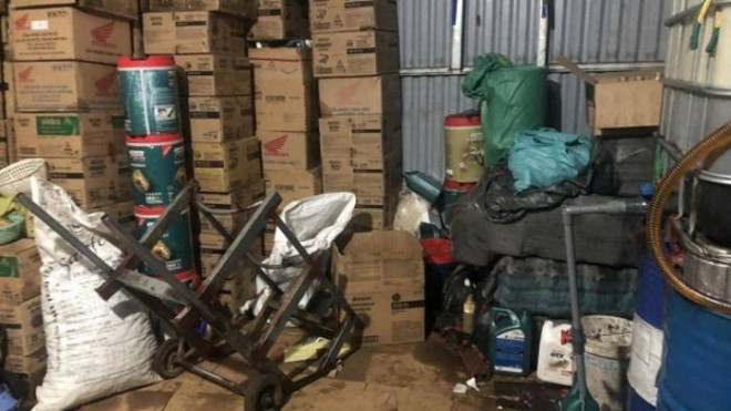 Cơ sở sản xuất, buôn bán dầu nhớt giả quy mô lớn chuyên tiêu thụ chủ yếu ở các khu vực Tây Bắc.