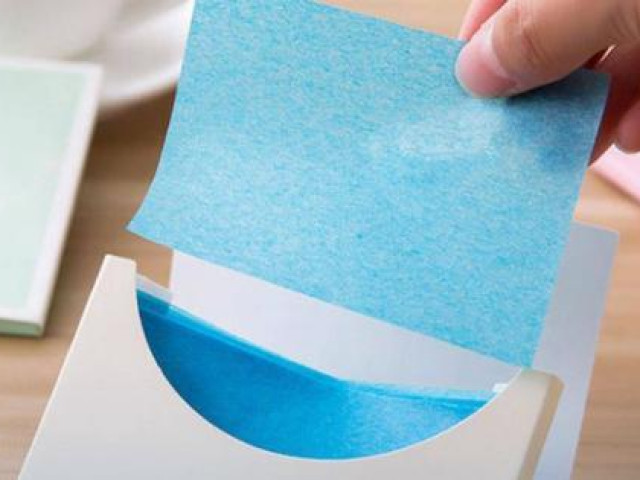 Làm đẹp - Dùng giấy thấm dầu có... đổ thêm dầu không?
