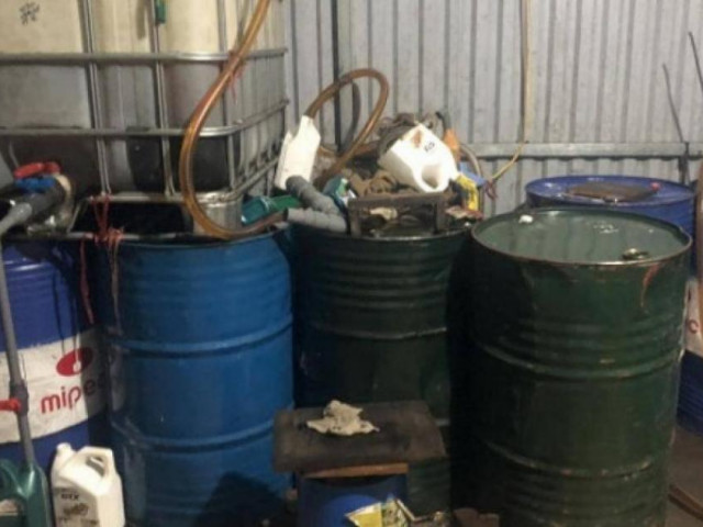 Pháp luật - Giật mình quy trình sản xuất dầu nhớt giả "phủ sóng" các tỉnh thành Tây Bắc