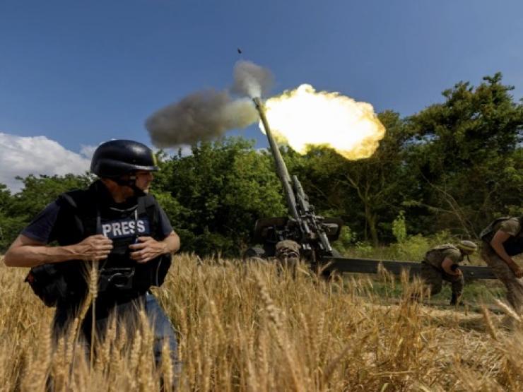 Thế giới - Cận cảnh một đợt đấu pháo của quân đội Ukraine ở chiến trường miền nam