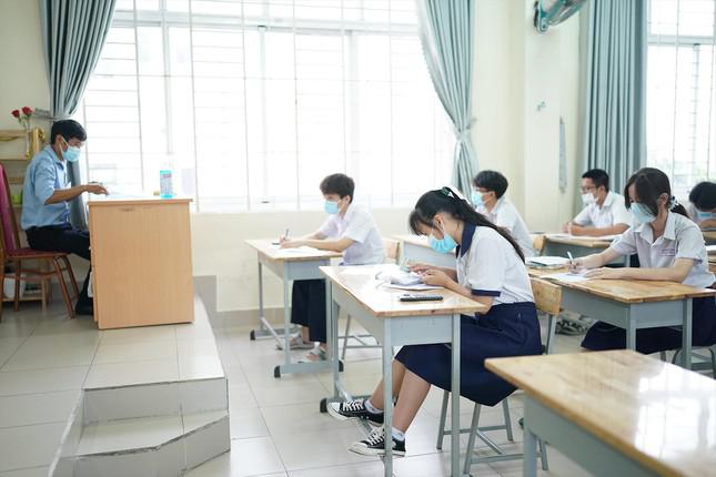 Thí sinh tham gia kỳ thi lớp 10 tại TPHCM năm học 2022-2023. Ảnh: Phạm Nguyễn