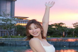 Đời sống Showbiz - "Nữ hoàng cảnh nóng thế hệ mới" sang Việt Nam mặc sexy lấn át bạn thân