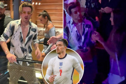 Bóng đá - SAO 100 triệu bảng Jack Grealish vung tiền như nước, ăn chơi hết cỡ cùng "chân dài"