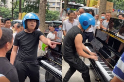 Bạn trẻ - Cuộc sống - Nam shipper thắng ngoạn mục khi thách đấu ông chủ cửa hàng nhạc cụ