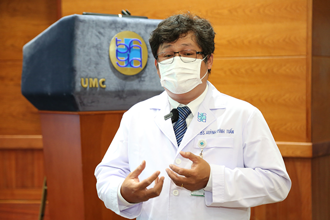 TS.BS&nbsp;Huỳnh Minh Tuấn, Trưởng khoa Kiểm soát nhiễm khuẩn, Bệnh viện Đại học Y dược TP.HCM&nbsp;nhấn mạnh tầm quan trọng của việc vệ sinh tay thường xuyên.