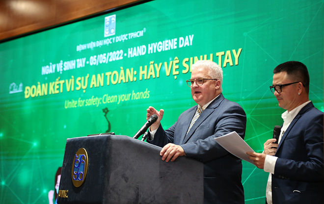 Ông Soren Bech,&nbsp;Tổng Giám đốc Reckitt Việt Nam&nbsp;cho biết Reckitt hưởng ứng nhiệt liệt lời kêu gọi của Liên Hiệp Quốc và Tổ chức Y tế Thế giới về vệ sinh tay nhằm mục đích tạo ra những giải pháp mới về vệ sinh an toàn trên toàn cầu. Ảnh: Minh Phú