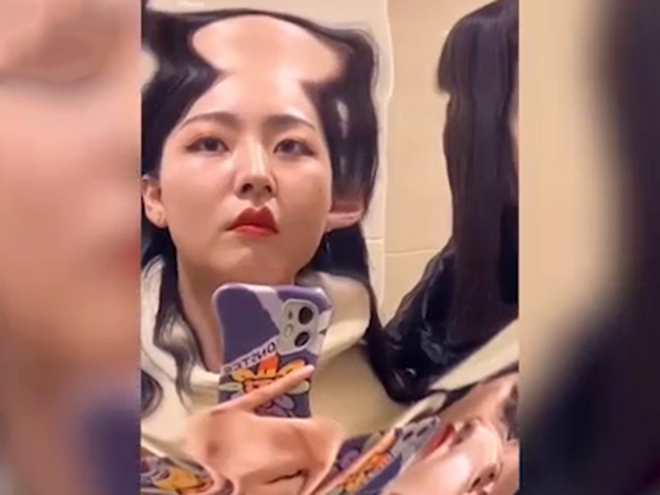 Clip hài hước - Chiếc gương là nỗi ám ảnh với các chị em