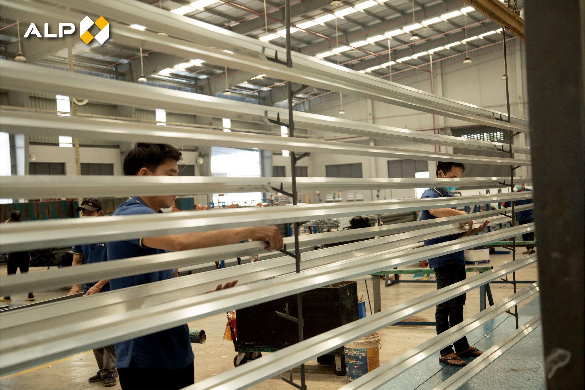 Kỹ lưỡng trong từng công đoạn từ nghiên cứu phát triển sản phẩm, nghiên cứu nhu cầu thị trường, sản xuất thành phẩm đến khâu chuyển giao cho người sử dụng