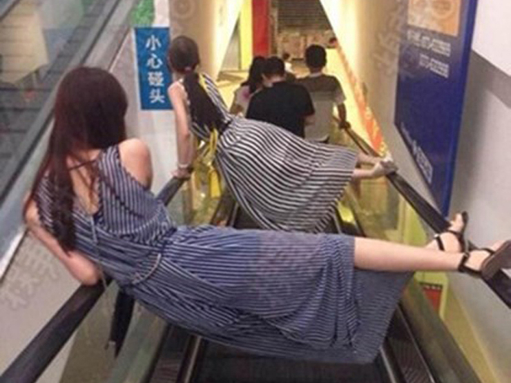 Tranh vui - Những hành động hài hước khó đỡ khiến bao người phải bật cười ngả nghiêng