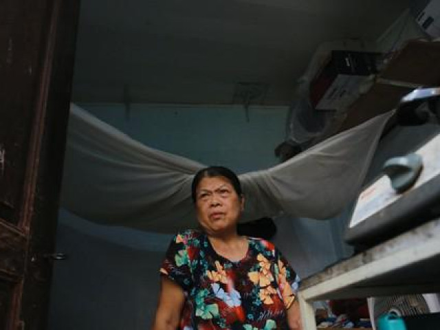 Tin tức trong ngày - Cơ cực bệnh nhân 'xóm chạy thận' quay quắt dưới cái nắng nóng đỉnh điểm ở Hà Nội