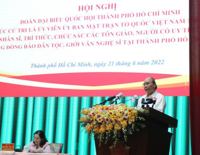 Chủ tịch nước Nguyễn Xuân Phúc phát biểu tại buổi tiếp xúc cử tri