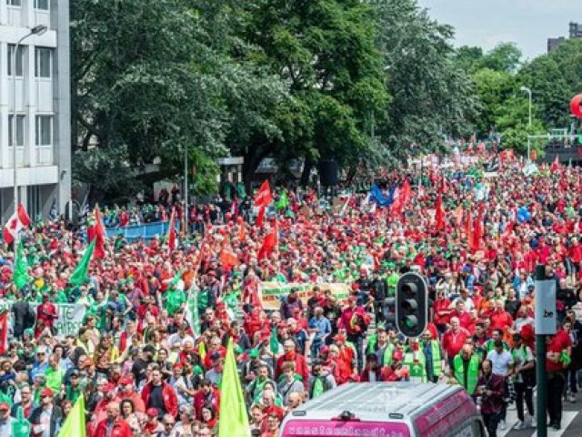 Thế giới - VIDEO: Hàng chục ngàn người biểu tình phản đối NATO ở 'thủ đô' EU