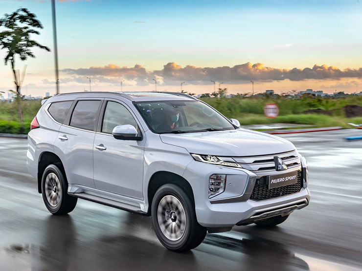 Giá xe Mitsubishi Pajero Sport lăn bánh tháng 6/2022