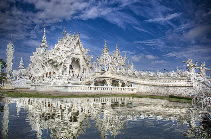 4. Ý tưởng này đã giúp ông quyết định bắt đầu việc xây dựng đền Wat Rong Khun vào năm 1997 bằng tiền túi của mình.
