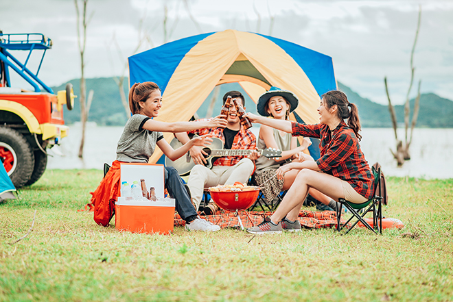 Cắm trại mang lại cảm giác tự do, gắn kết với thiên nhiên nên rất được các bạn trẻ ưa chuộng
