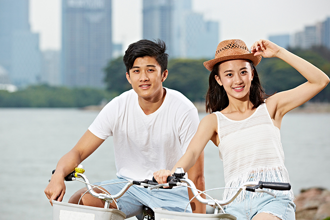 Đạp xe khắp các con phố để rèn luyện sức khoẻ