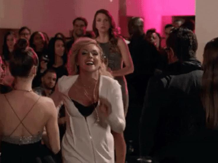 Tranh vui - Giật mình với những tình huống bất ngờ "đâm đầu cửa kính" khó đỡ