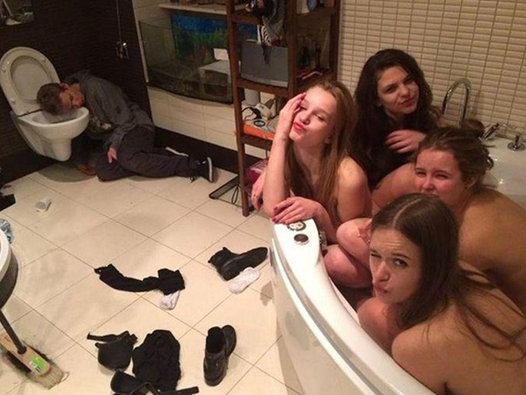 Tranh vui - Hình ảnh khó tin của các quý ông lầy lội khiến bao người giật mình