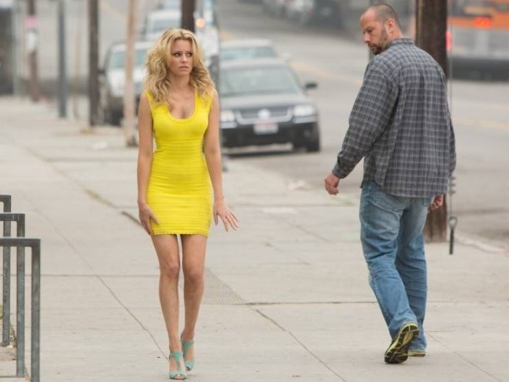 Phim - Nữ MC bị hiểu lầm là "gái ngành" vì ăn mặc quá sexy