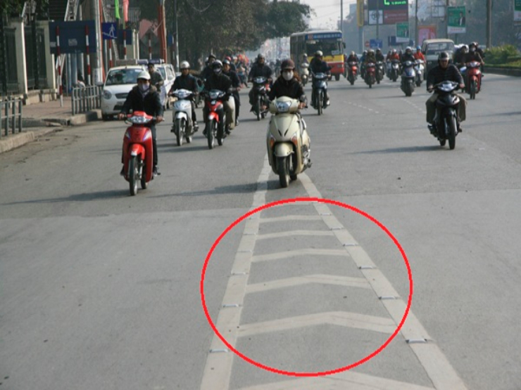 Thế giới xe - Lái xe đè “vạch xương cá” bị xử phạt bao nhiêu tiền?