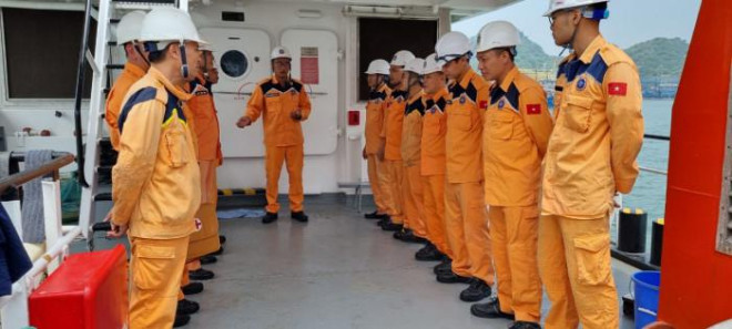 Các thủy thủ, thuyền viên hoạt động cứu nạn luôn được huấn luyện, diễn tập định kỳ để đảm bảo công việc hiệu quả.