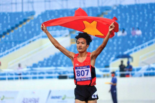 Lương Đức Phước giành HCV 1.500m nam là bất ngờ lớn nhất ở môn điền kinh SEA Games 31. Ảnh: Tạ Hải