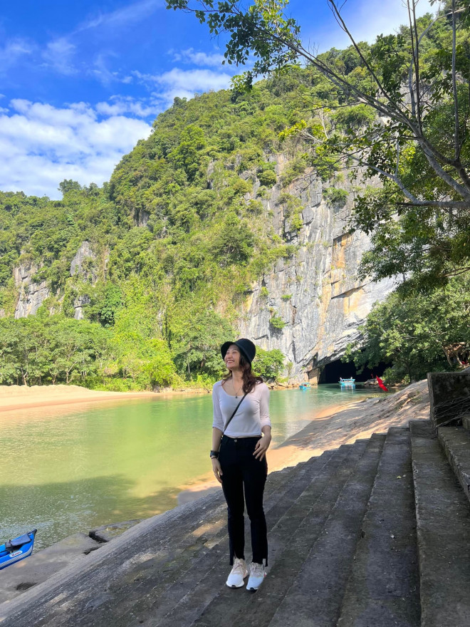 Cổng vào động Thiên Đường ở Phong Nha với phong cảnh hữu tình