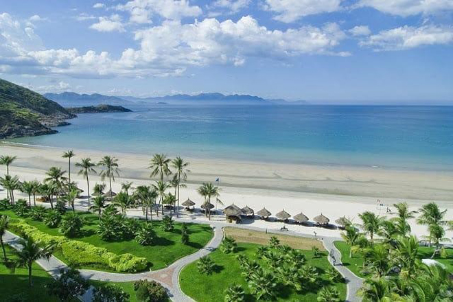 Biển Nhật Lệ (Quảng Bình) - Top 10 bãi biển nguyên sơ đẹp nhất Việt Nam. (Nguồn ảnh: Vntrip)