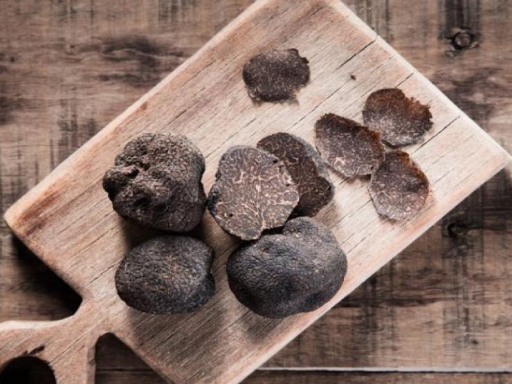 Thị trường - Tiêu dùng - Thứ trị giá bạc tỉ xưa kia cho lợn ăn, nay ai có là đổi đời tỉ phú