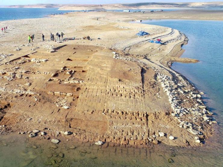 Thế giới - Iraq: Hồ Mosul cạn trơ đáy lộ ra "thành phố mất tích" hơn 3.400 năm tuổi