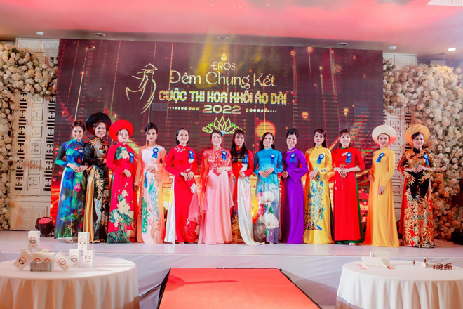 Màn trình diễn áo dài của các nữ&nbsp;doanh&nbsp;nhân, đối tác thân thiết của&nbsp;Eros&nbsp;Việt&nbsp;Nam