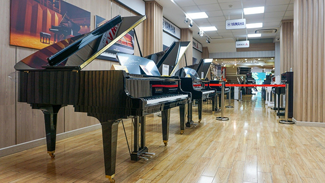Góc trưng bày đàn piano acoustic tại Việt Thương Music