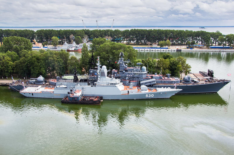 Tàu chiến nga neo ở Kaliningrad.