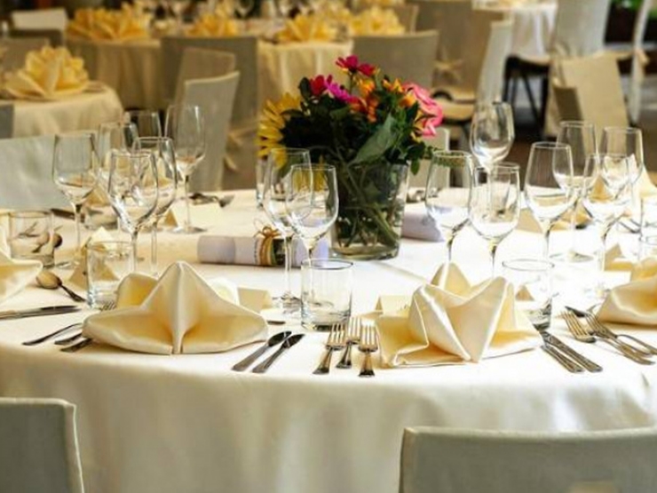 Bạn trẻ - Cuộc sống - Lên mạng chê bạn của chồng ăn cưới keo kiệt, cô dâu bị ném đã dữ dội 