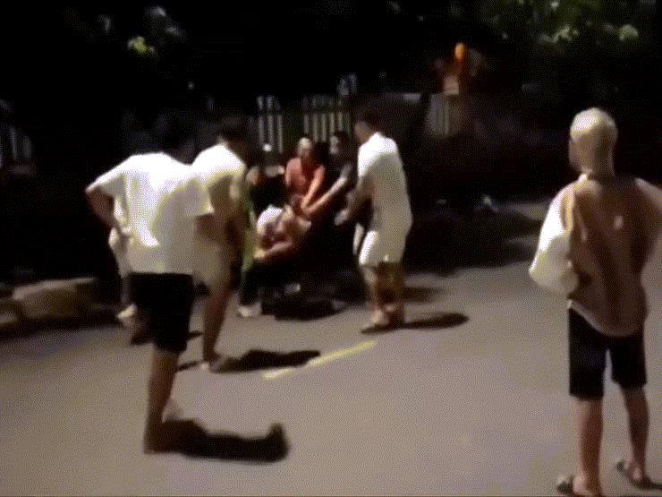 Phi thường - kỳ quặc - Người đàn ông đi xe SH nhiều lần làm "chuyện lạ" giữa đường phố Quảng Trị là ai?