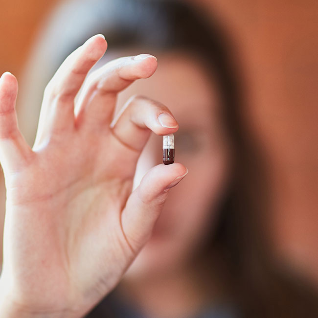 Độ đàn hồi của da bị ảnh hưởng phần lớn bởi collagen. Nó được sử dụng để tạo mô liên kết. Tuy nhiên, bắt đầu từ giữa tuổi 20, chúng ta bắt đầu mất đi loại protein quý giá này với tốc độ 1-2% mỗi năm. Tốc độ chính xác mà quá trình sản xuất collagen của bạn chậm lại. sẽ phụ thuộc vào yếu tố cá nhân và di truyền. 