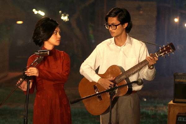 Avin Lu sinh năm 1995, Bùi Lan Hương sinh năm 1989. Cả hai hóa thân thành cặp đôi ca - nhạc sĩ đình đám.