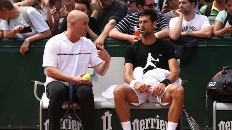 HLV giờ đã có thể nói chuyện với tay vợt của mình khi hai người ở cùng một bên sân