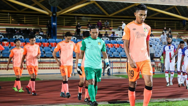 Hougang United (áo cam) là đội bóng nổi tiếng tại Singapore (Nguồn: Football Singapore)