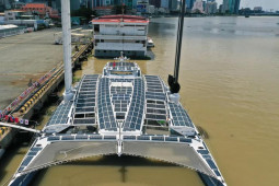 Tin tức trong ngày - Chạy vòng quanh thế giới suốt 5 năm không cần đổ xăng, con tàu đang neo đậu tại TP.HCM có gì?