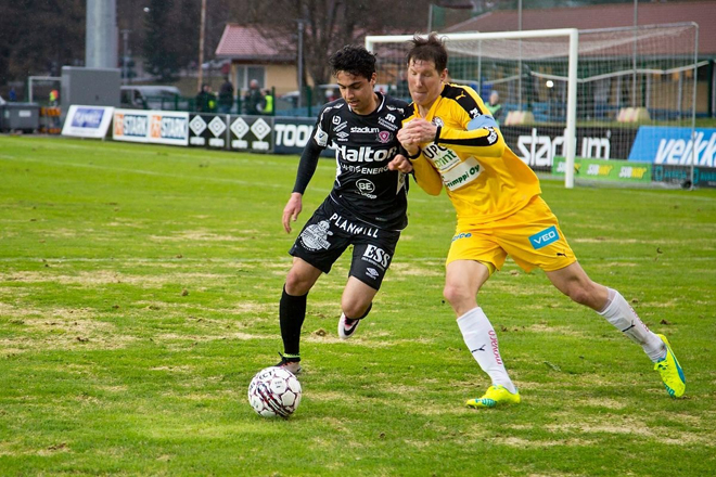 Fareed Sadat (áo đen) là tiền đạo được đào tạo bài bản tại Phần Lan (Nguồn: Concorde)