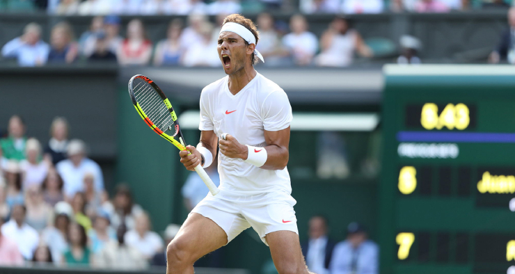 1. Từng 2 lần vô địch Grand Slam sân cỏ. Nadal là một trong bốn tay vợt nam đang thi đấu từng vô địch Wimbledon, anh từng lên ngôi các năm 2008 và 2010. Roger Federer tay vợt giàu thành tích nhất (8 lần vô địch) nhưng chưa thể trở lại thi đấu. Cùng với Novak Djokovic (6 lần vô địch), Andy Murray (2 lần vô địch), Nadal là một trong ba tay vợt từng giành Wimbledon dự giải đấu năm nay.