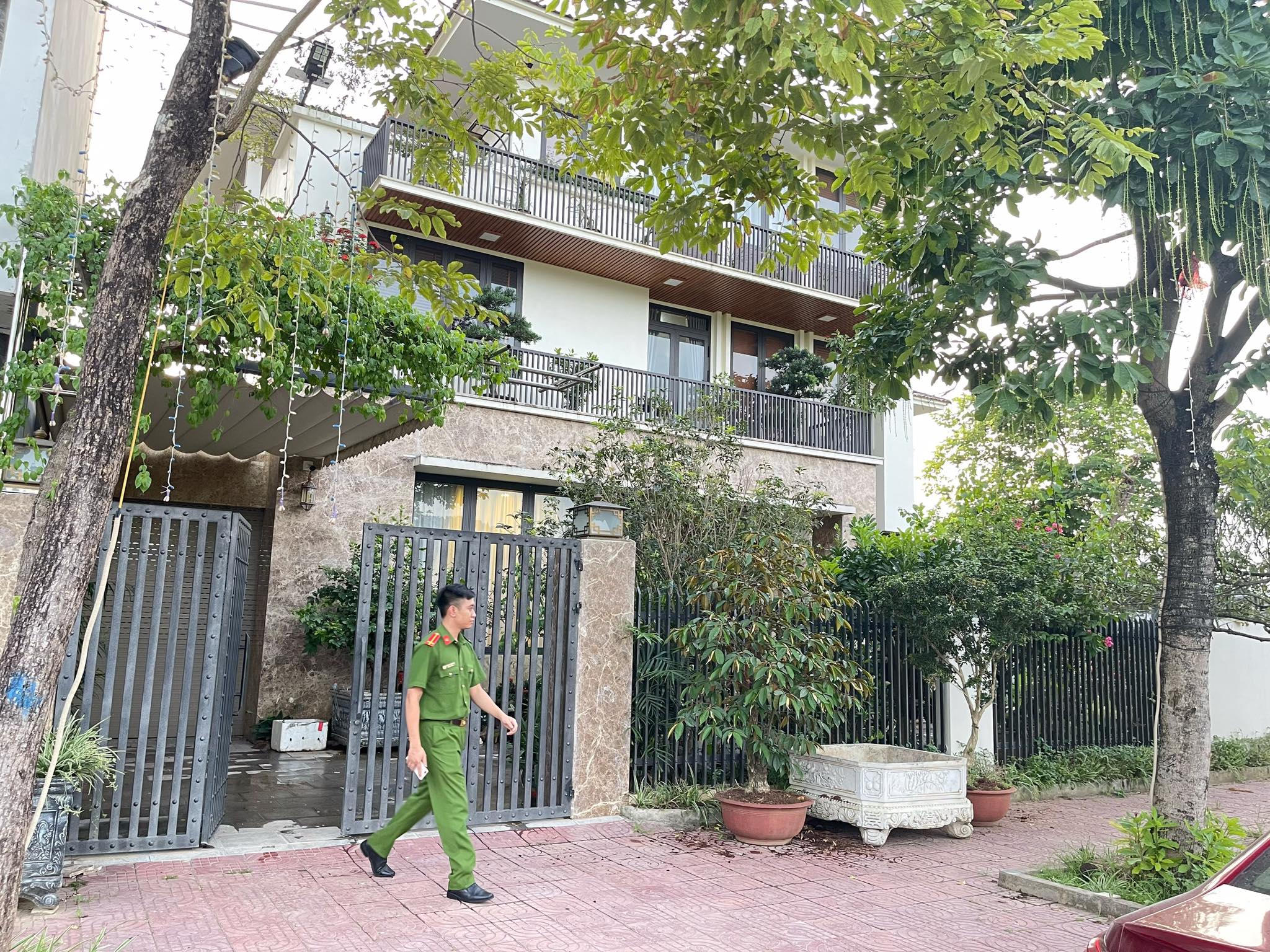 Công an khám xét nhà các bị can