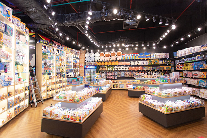 Quầy Prize Shop - "siêu thị Timezone" đổi điểm vé thưởng thu được từ những trò chơi như: quà ăn vặt, đồ chơi cho con, văn phòng phẩm, đến các thiết bị gia dụng, sản phẩm công nghệ cao cấp của Apple, Samsung, Sony... cho ba mẹ.