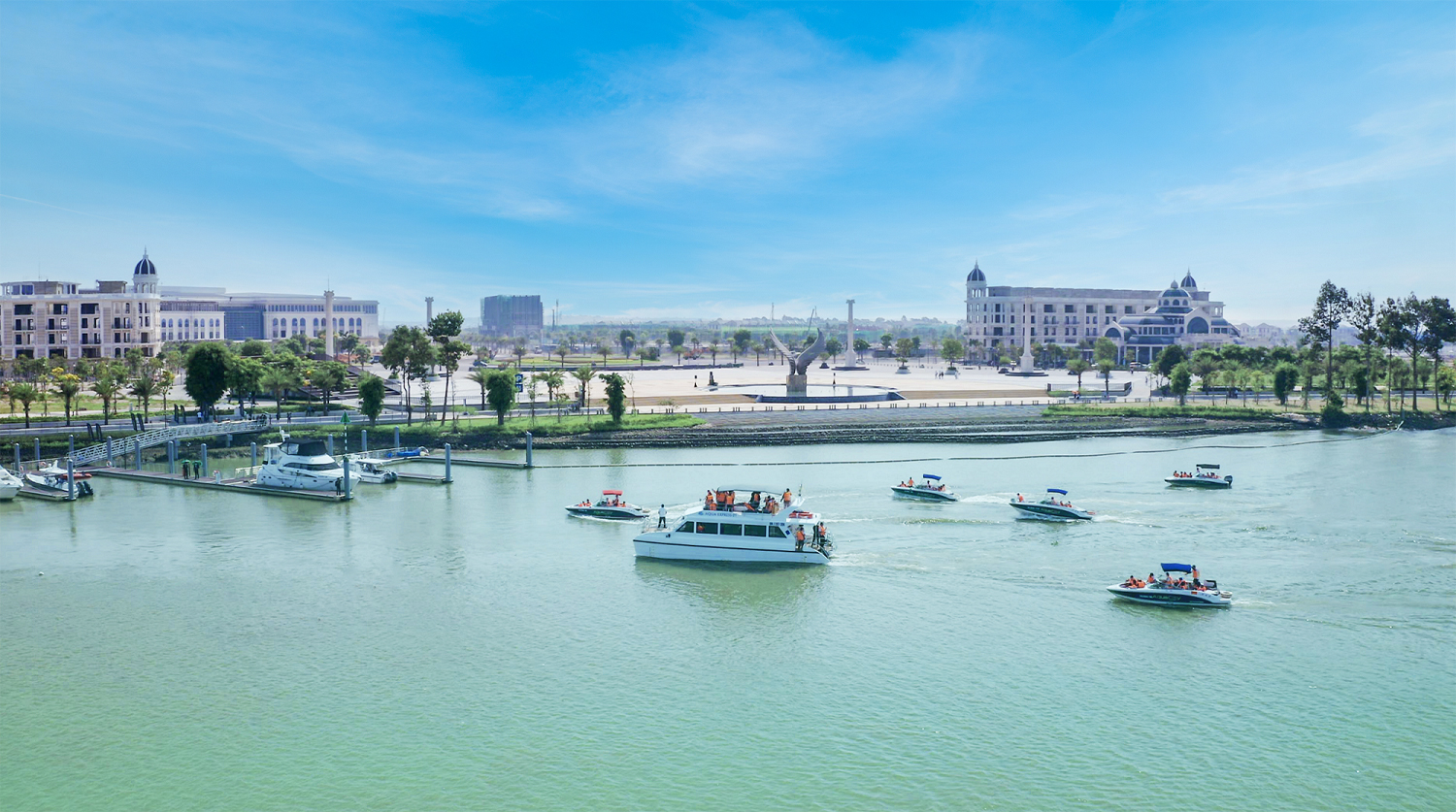 Tổ hợp quảng trường hợp quảng trường - bến du thuyền Aqua Marina thuộc Aqua City