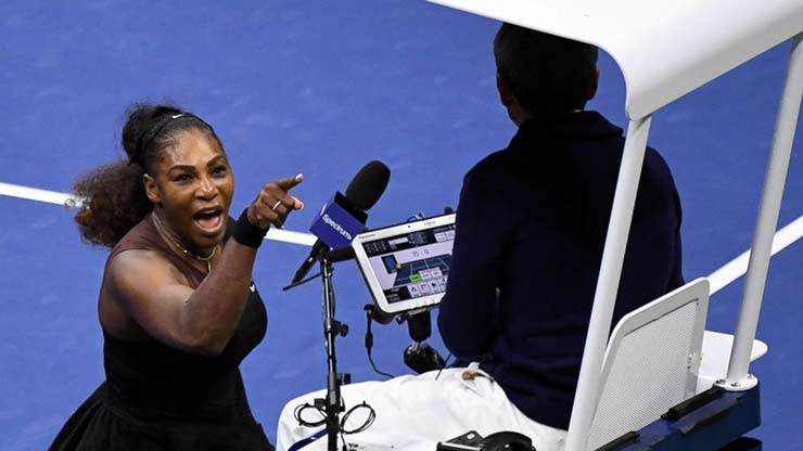 Serena Williams "sửng cồ" với trọng tài ở chung kết US Open 2018, sau khi bị phát hiện được HLV nhắc bài